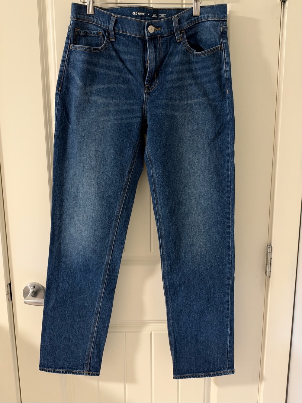 Old Navy Straight-Leg Jeans in Medium/Dark Blue Wash